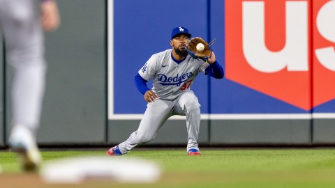 Los Angeles Dodgers right fielder Teoscar Hernández