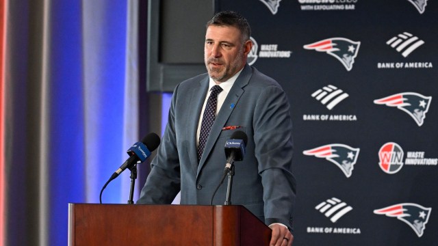 New England Patriots head coach Mike Vrabel