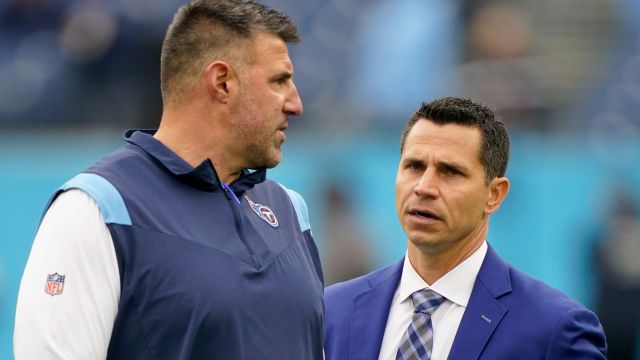 New England Patriots head coach Mike Vrabel and Tennessee Titans executive Ryan Cowden