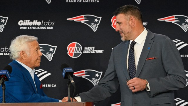 New England Patriots owner Robert Kraft, head coach Mike Vrabel