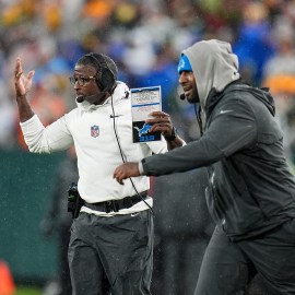 Detroit Lions defensive coordinator Aaron Glenn, linebackers coach Kelvin Sheppard